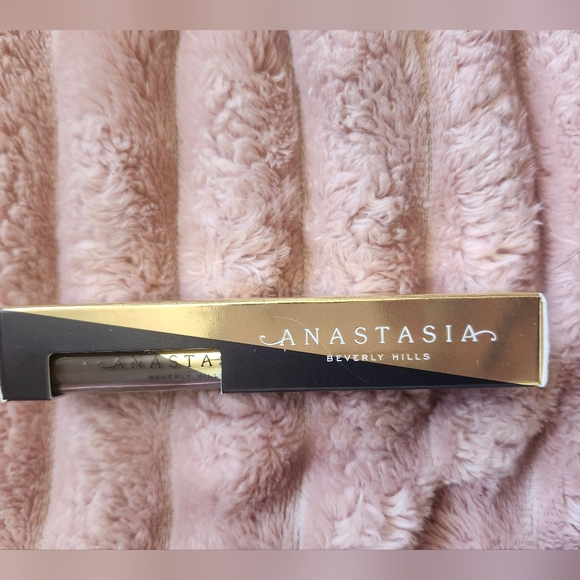 Anastasia Beverly Hills Tinted Brow Gel - Dark Brown - Picture 4 of 4